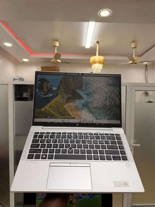 Laptop HP EliteBook 845 G7 8GB AMD Ryzen 5 SSD 256GB · Photo 1