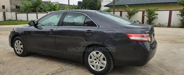 Toyota Camry 2011 Gray · Photo 6