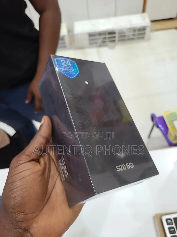 New Samsung Galaxy S20 128 GB Gray · Photo 1