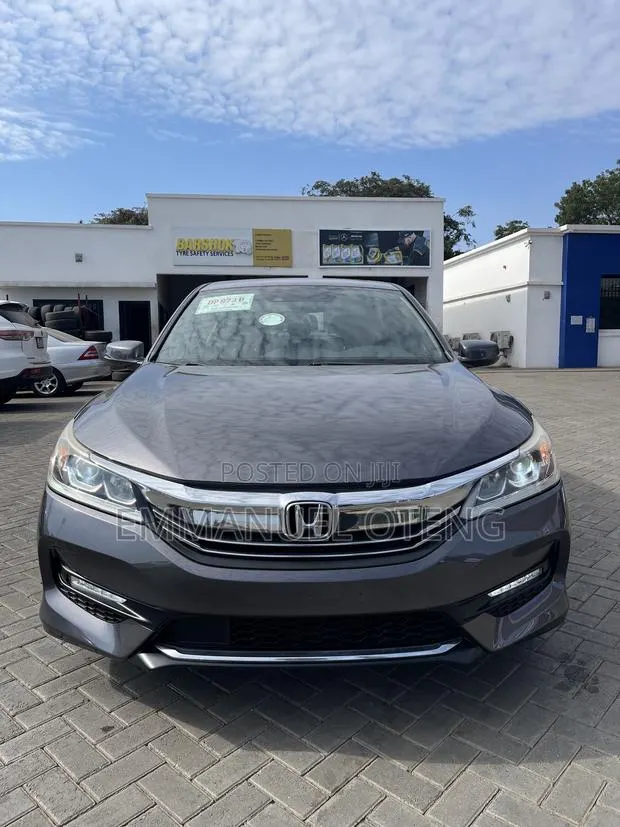 Honda Accord 2017 Silver · Photo 1