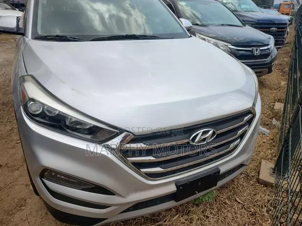 Hyundai Tucson 2018 Silver · Photo 1
