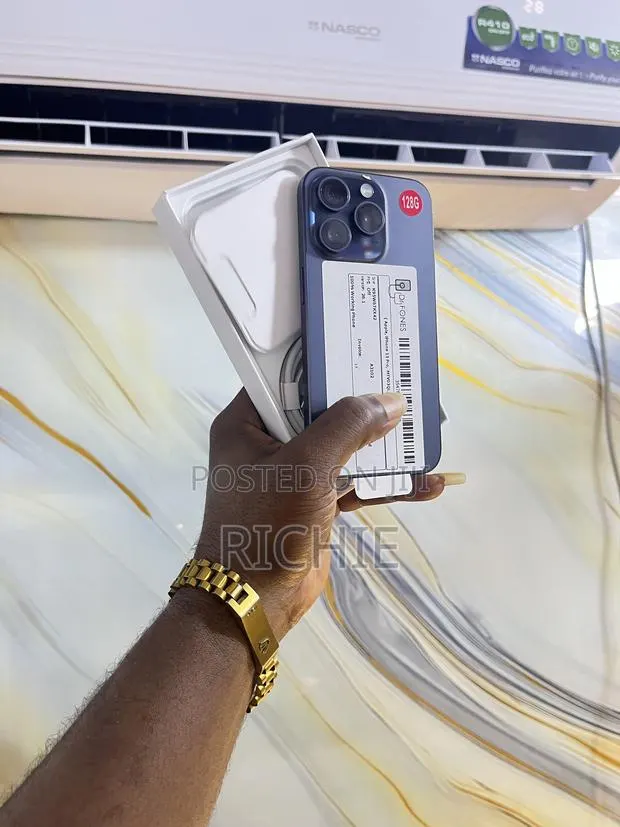 New Apple iPhone 15 Pro 128 GB Blue · Photo 1