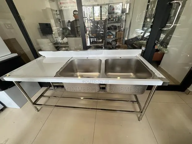 Double Sink With Side Table · Photo 1