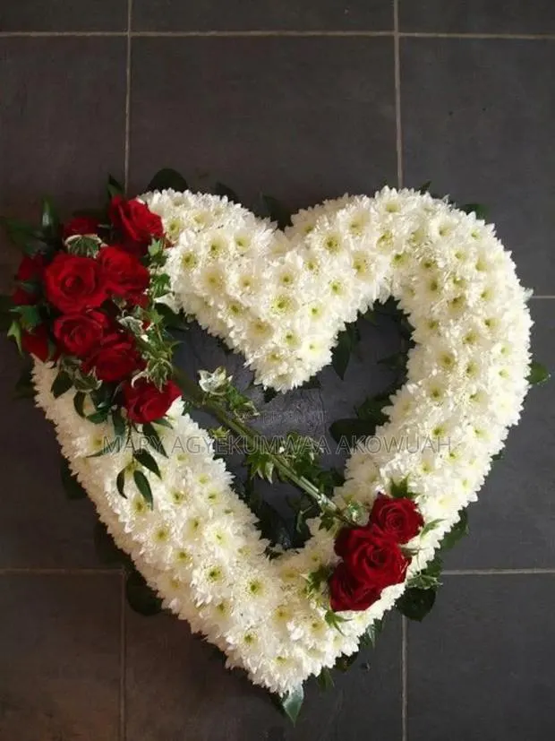 Natural and Artificial Wreath for Funerals · Photo 1