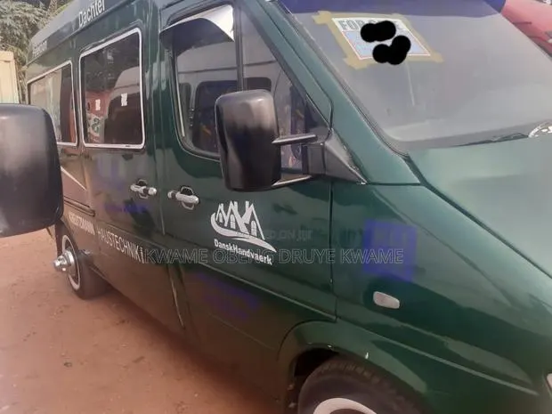 Mercedes-Benz Sprinter 2001 Green · Photo 1