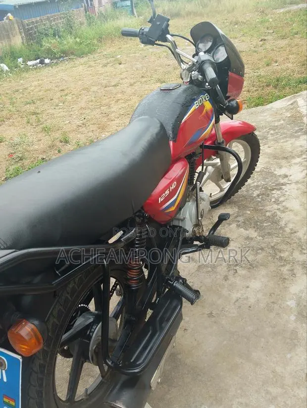 Bajaj Boxer 125 2024 Red · Photo 1