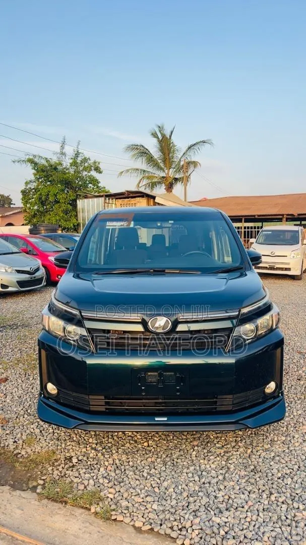 Toyota Voxy 2015 Black · Photo 1