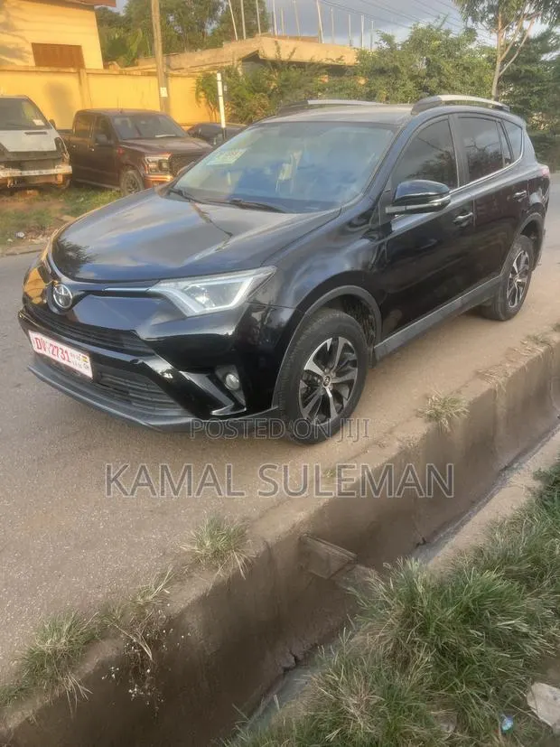 Toyota RAV4 2018 Black · Photo 1
