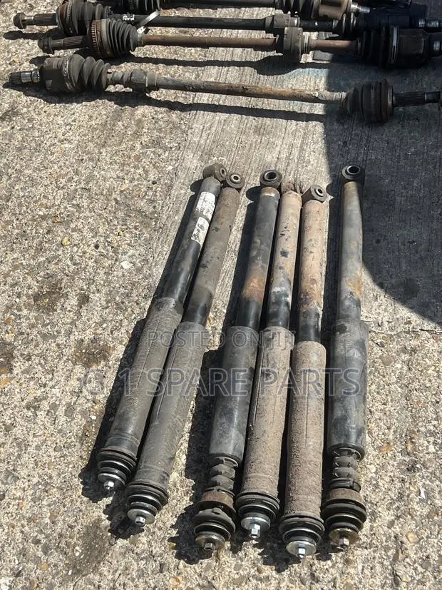 Toyota Vitz/Yaris Back Shock Absorbers Pair · Photo 1