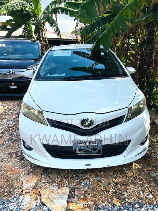 Toyota Vitz 1.3 FWD 5dr 2012 White · Photo 1