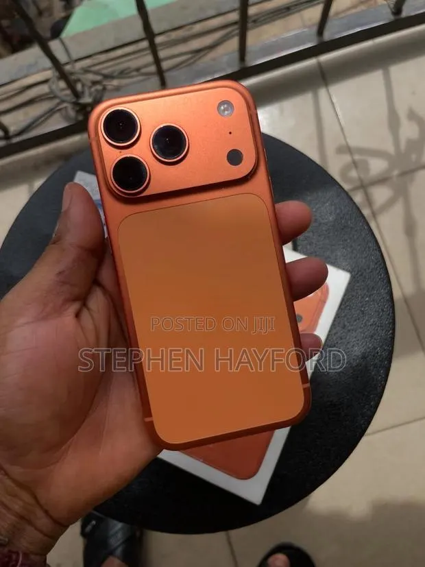 Apple iPhone 17 Pro Max 512 GB Orange · Photo 1