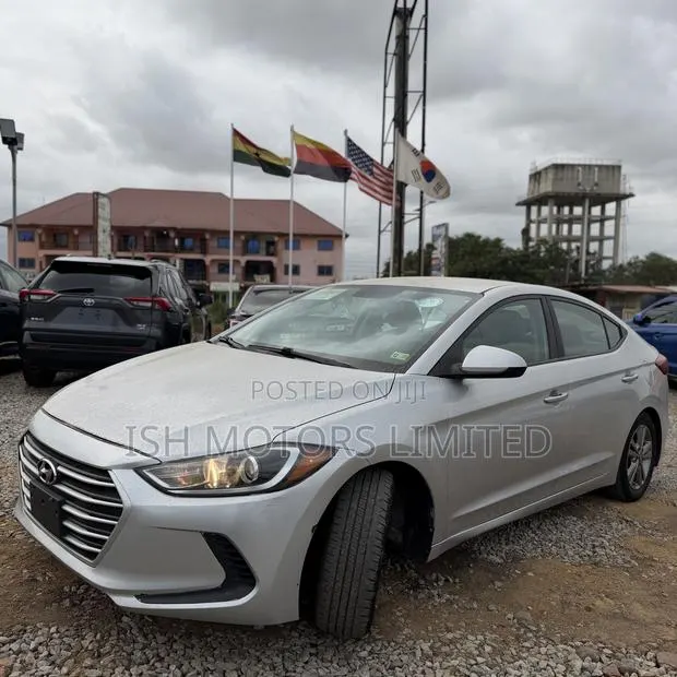 Hyundai Elantra ECO Sedan FWD (1.4L 4cyl 7A) 2017 Silver · Photo 1