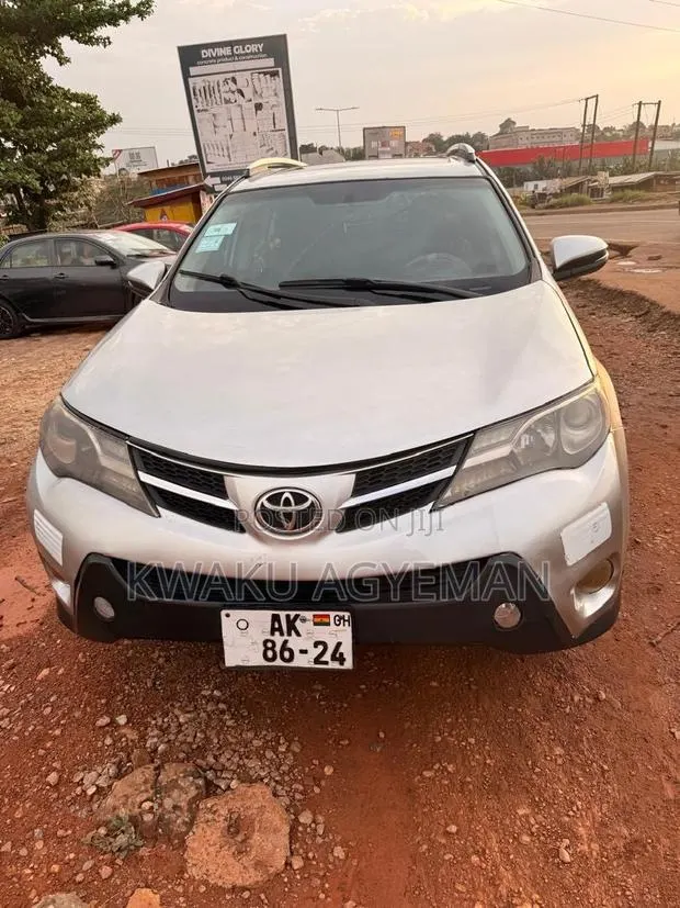 Toyota RAV4 2016 Silver · Photo 1
