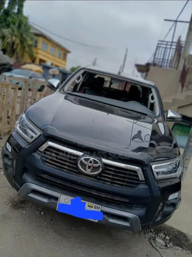 Original 2022 Toyota Hilux Windscreen Available · Photo 1