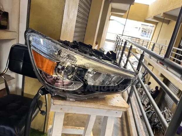 ASX 2010-2019 Headlight Normal Without Charger, 2016, 2017, 2018, 2019 · Photo 1