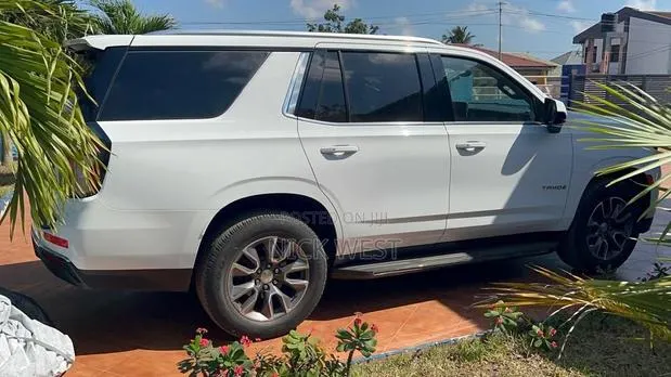 Chevrolet Tahoe 2022 White · Photo 1