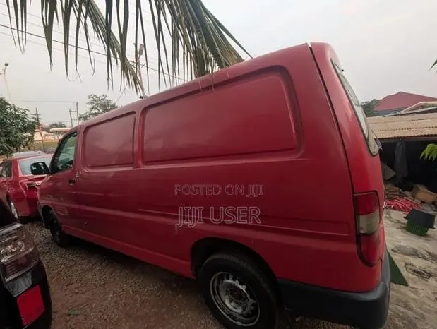 Toyota HiAce 2008 Red · Photo 1