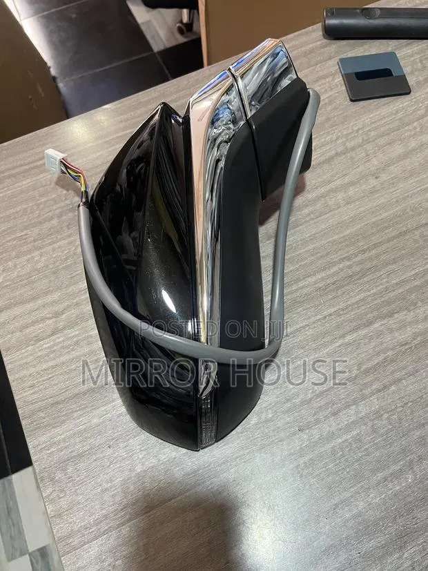 Lexus NX300 Side Mirror With Blindspot and Fold · Photo 1
