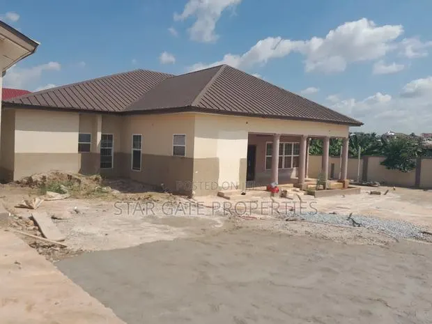 9bdrm House in Daban, Kumasi Metropolitan for sale · Photo 1