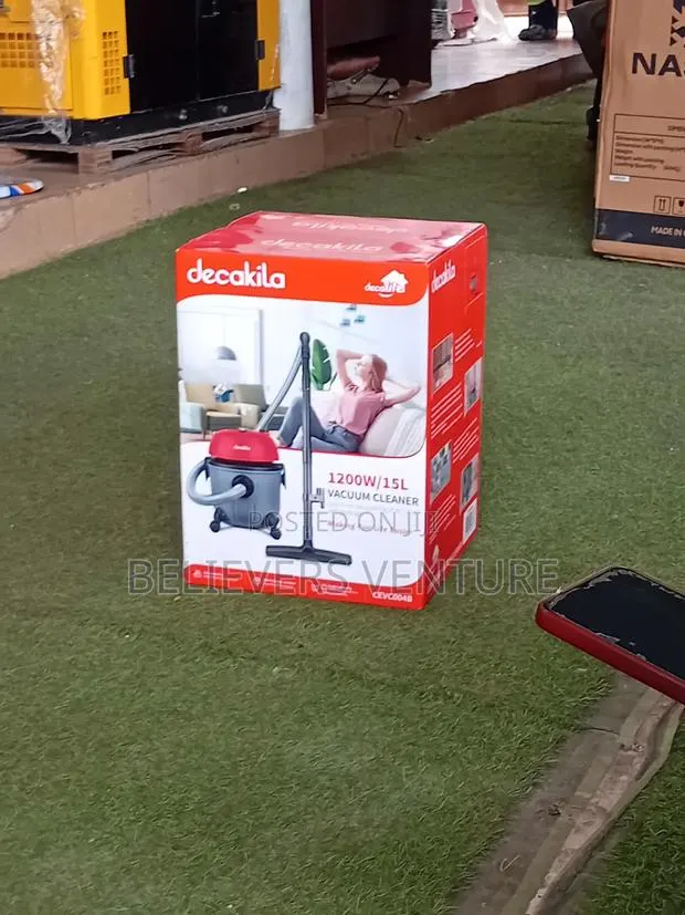 Compact Vacuum Cleaner for Floors and Carpets · Photo 1