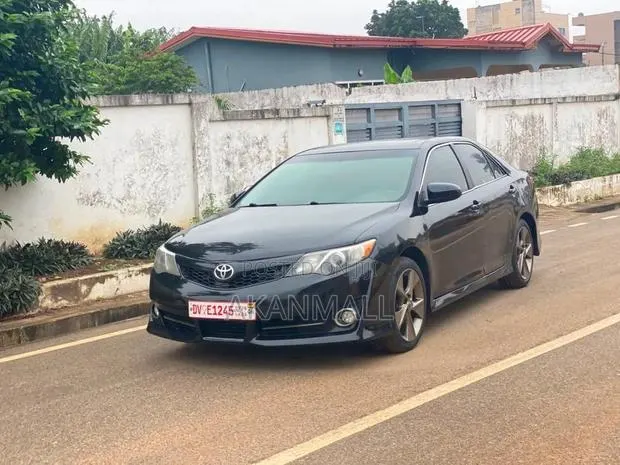 Toyota Camry LE 4dr Sedan (2.5L 4cyl 6A) 2014 Black · Photo 1