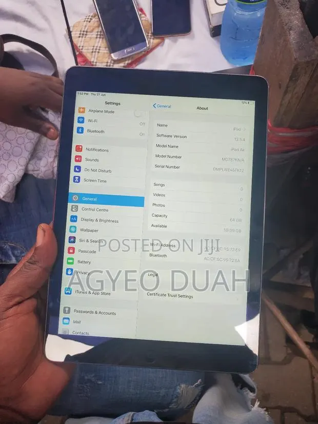 Apple iPad Air 64 GB Gray · Photo 1