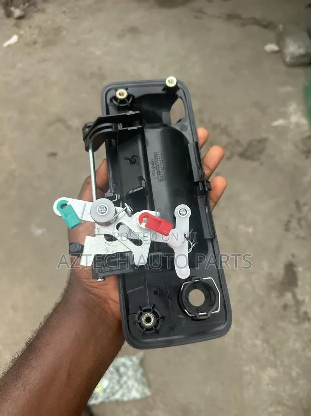 Toyota Tundra 2014-2021 Tailgate Opener (With Camera) · Photo 1