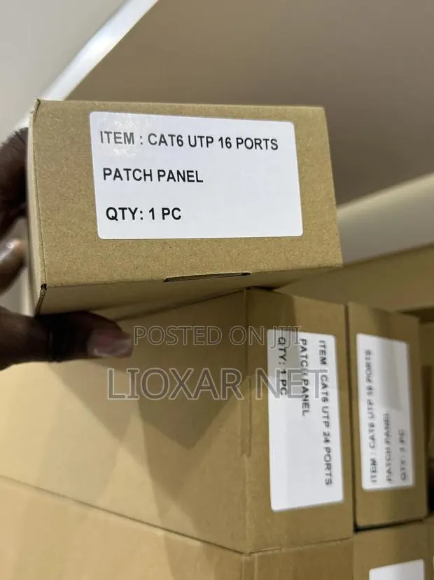 16 Ports Patch Panel · Photo 1