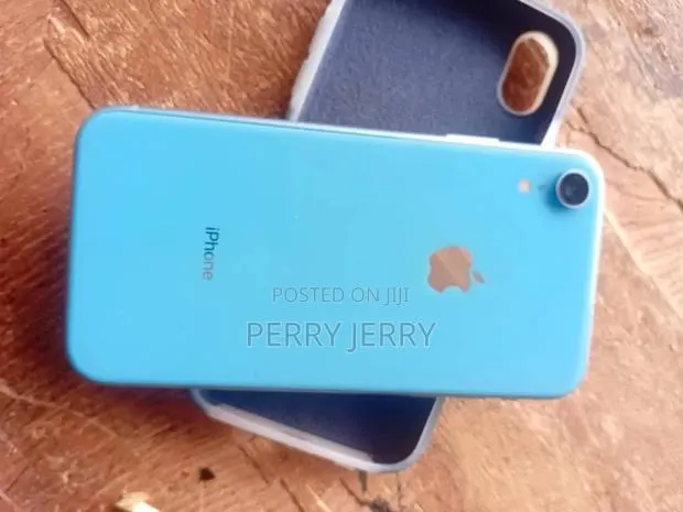 Apple iPhone XR 64 GB Blue · Photo 1