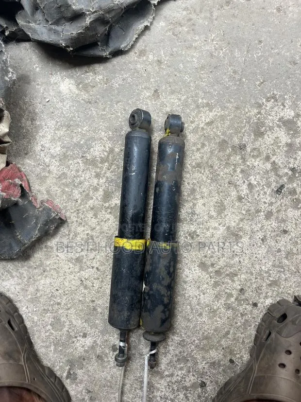 Nissan Hardbody Shocks Absorbers · Photo 1