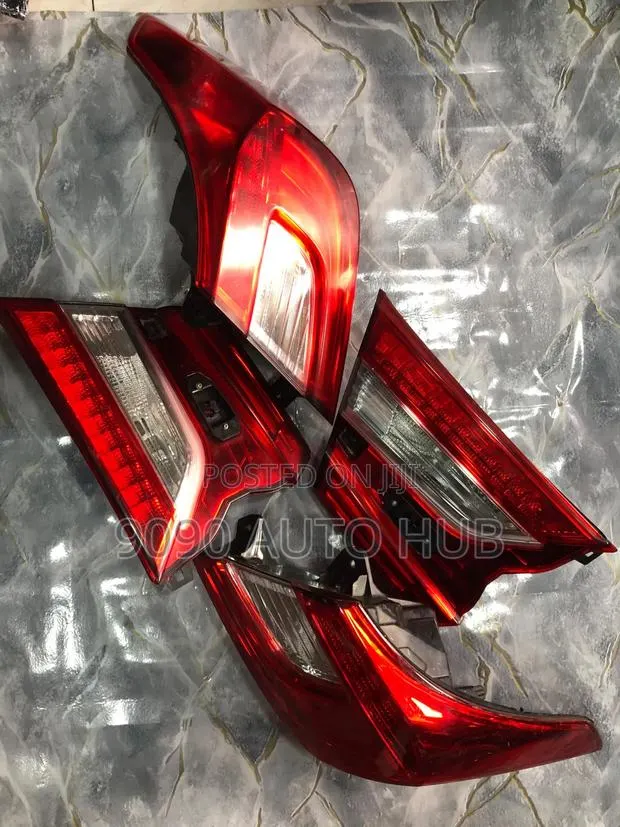 Honda Accord 2018 2019 2020 2021 2022 Taillight Set – Foreign Used · Photo 1