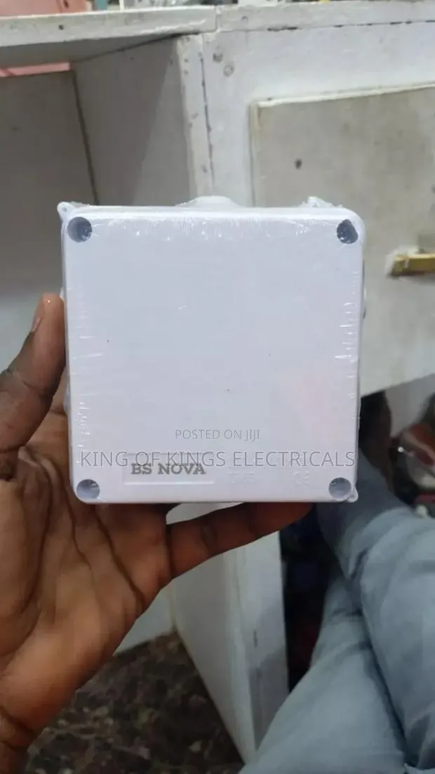 Waterproof Junction Box – 100×100×70mm (Ip65 Rated) · Photo 1