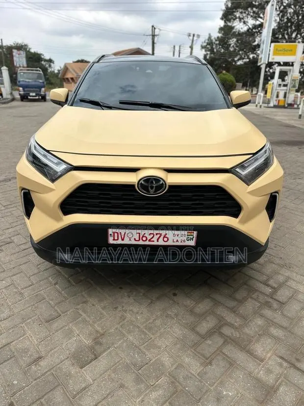 Toyota RAV4 XLE 2022 · Photo 1