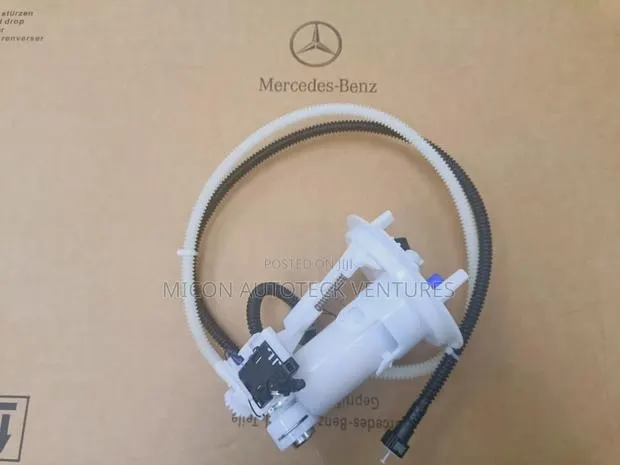 Mercedes Benz C250 Fuel Gauge · Photo 1