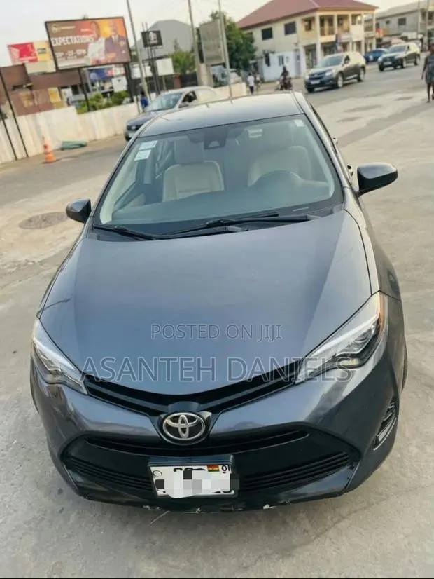 Toyota Corolla LE 4dr Sedan (1.8L 4cyl CVT) 2017 Gray · Photo 1