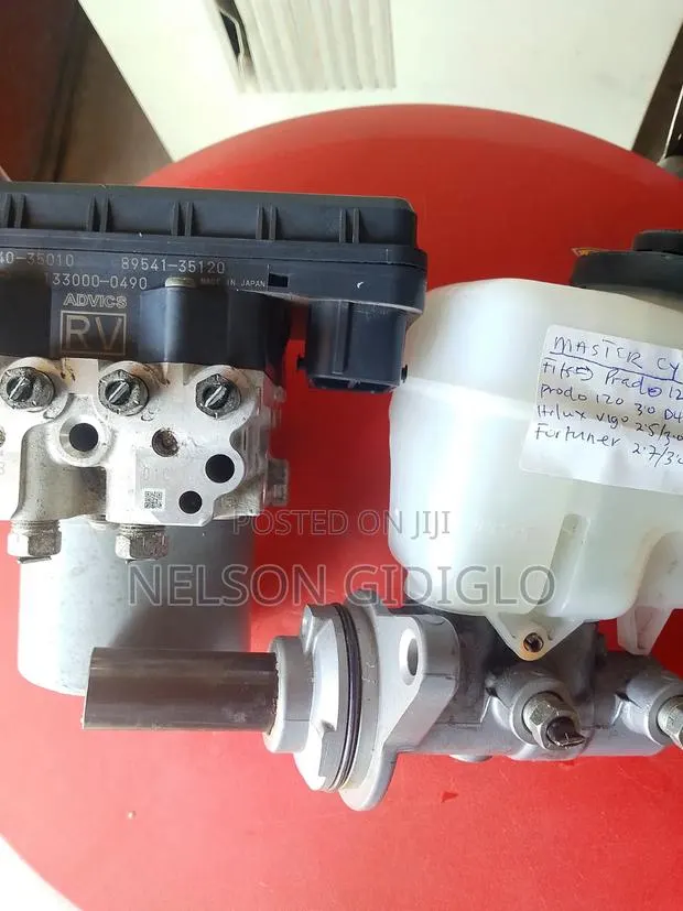 16-19 Toyota 4Runner(4×2) Abs Module With Master Cylinder · Photo 1