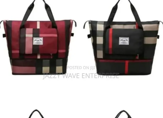 Foldable Waterproof Traveling Bag · Photo 1