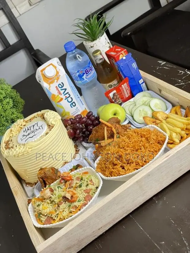 Food Tray ,Supprise Hampers · Photo 1