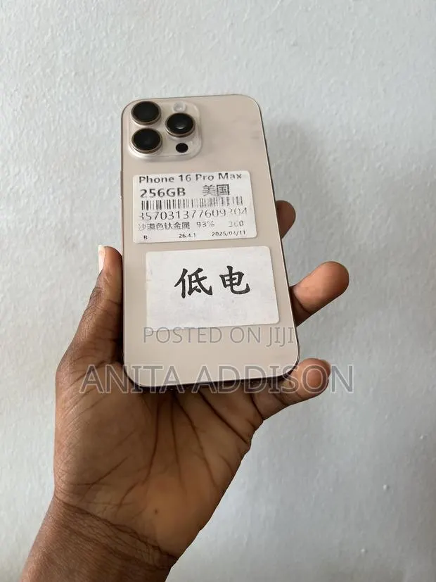 Apple iPhone 16 Pro Max 256 GB Gold · Photo 1