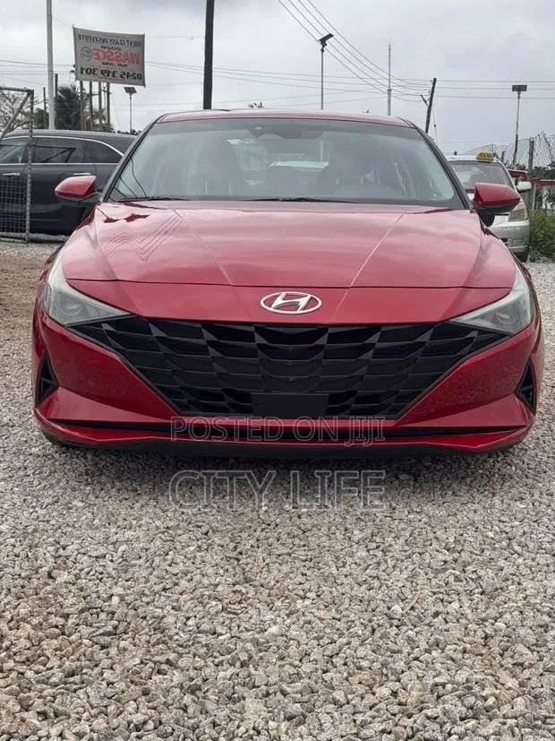 Hyundai Elantra 2022 Red