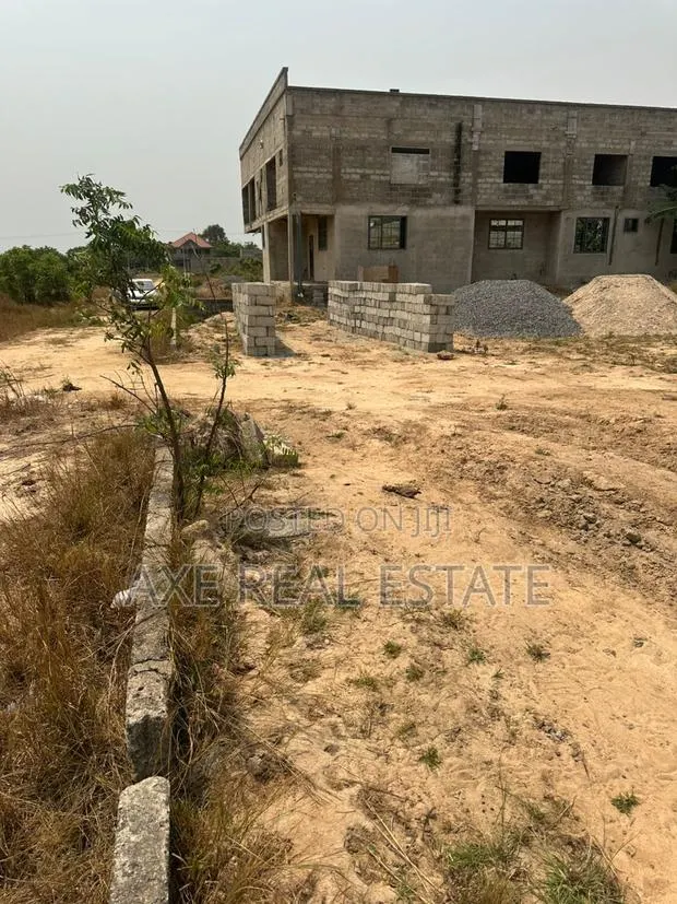 Major Deals on Titled Lands · Photo 2