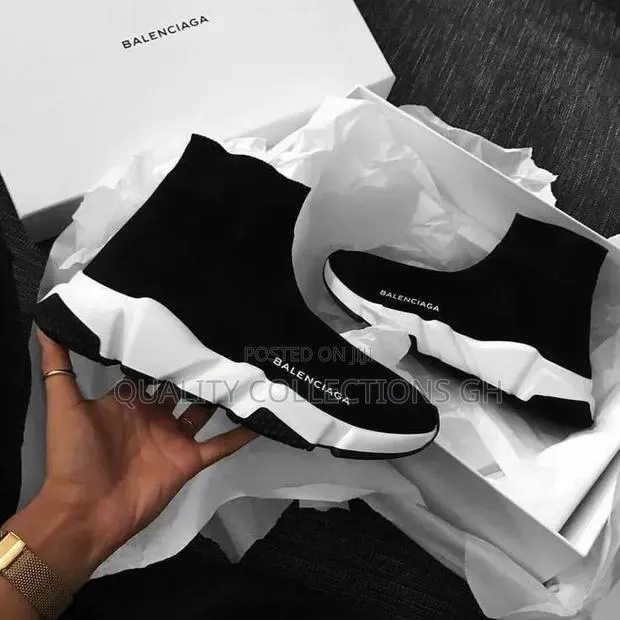 Authentic Balenciaga Black and White · Photo 1
