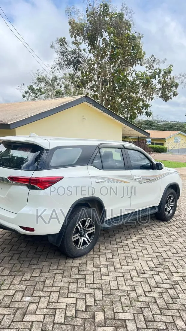 Toyota Fortuner 2.7 AWD 2019 White · Photo 1