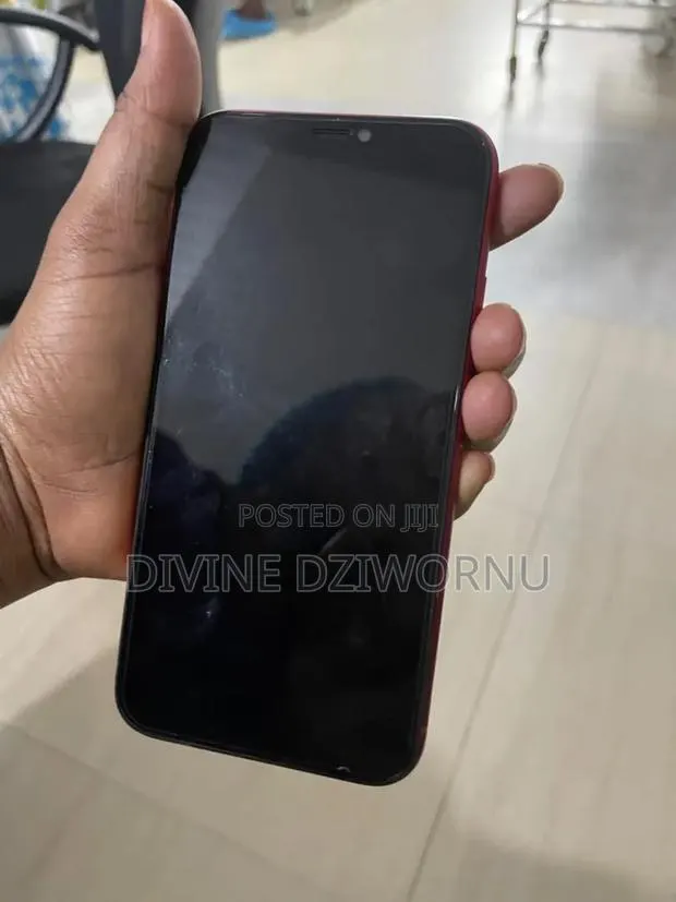 Apple iPhone XR 64 GB Red · Photo 1