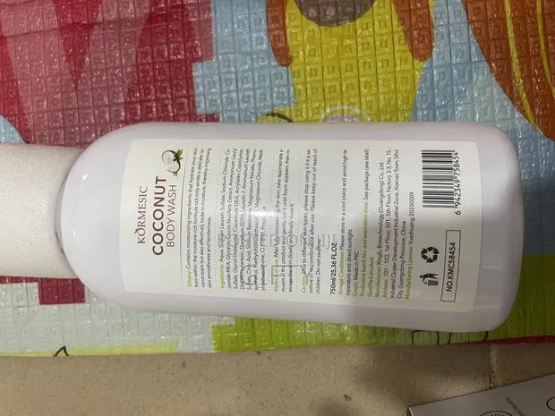 Coconut Body Wash · Photo 1