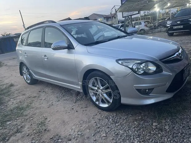 Hyundai i30 cw 2.0 2011 Silver