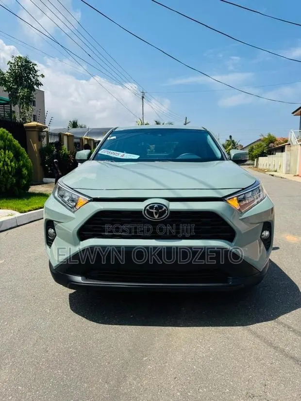 Toyota RAV4 XLE 2021 Green · Photo 1