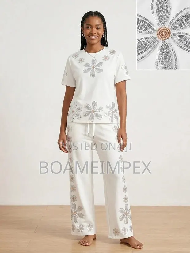 Women’s 2-Piece Sequin Flower T-Shirt Wide-Leg Pant White/Black/Orange · Photo 1