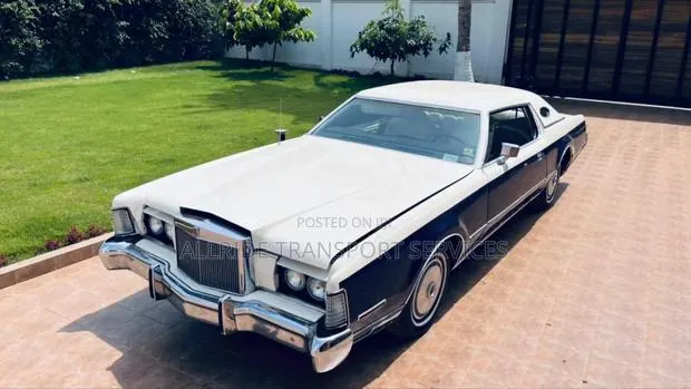 Lincoln Town Car 1981 Off white · Photo 1
