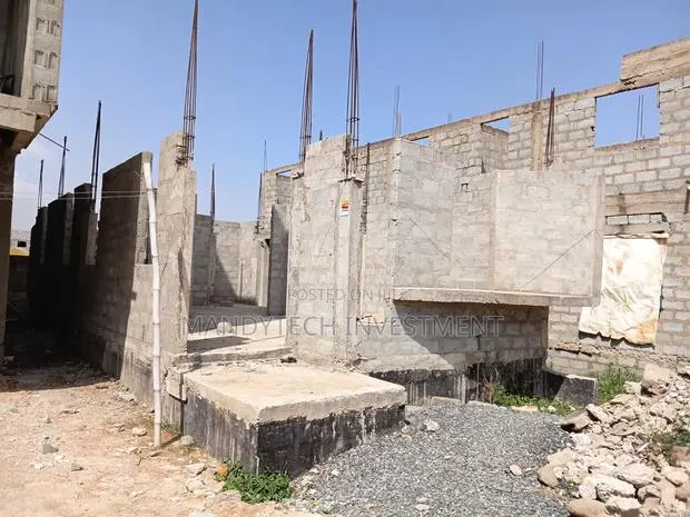 Elegant Uncompleted 3-Bedroom - Adenta